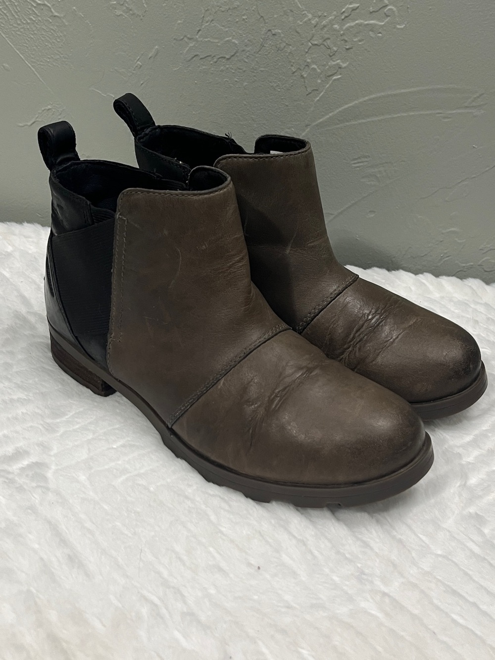 Sorel Emelie Chelsea Boots leather nl3719 women’s 8 gray black booties